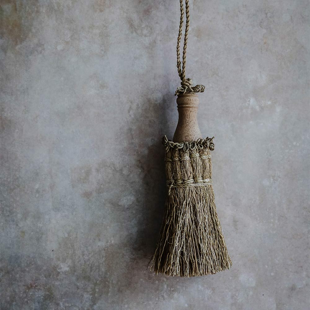 Wood & Vetiver Tassel Room Freshener